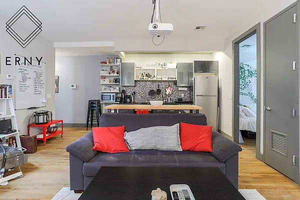 Rented by ERNY LLC | media 16