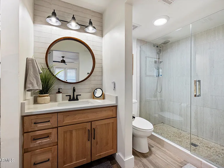 1820 E Morten Ave #117 — Photo 20