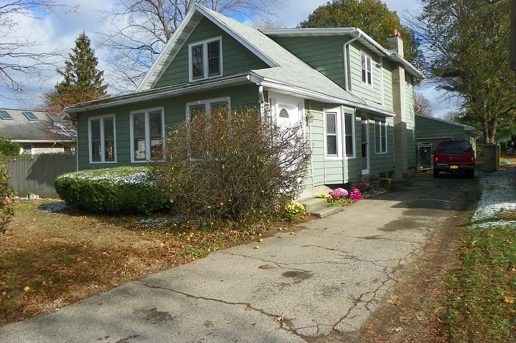 37 Castleton Rd photo 1