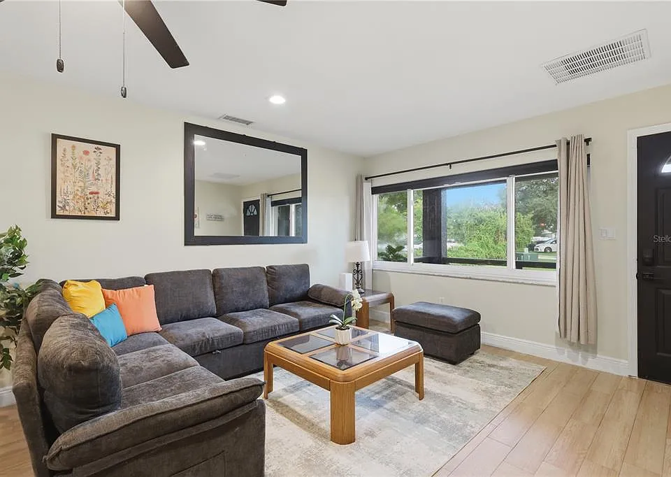 2341 Devon Ct