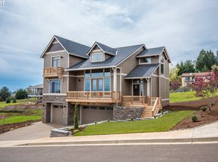 110 SW Brier Pl, Dundee, OR 97115