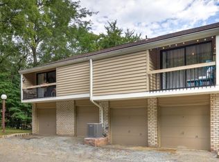 16 Hillside Ct #802, Clinton, NJ 08809