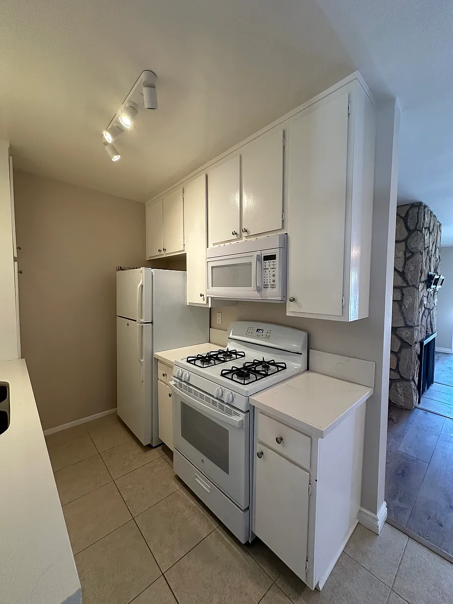 Building Photo - 511 Hill St #309
