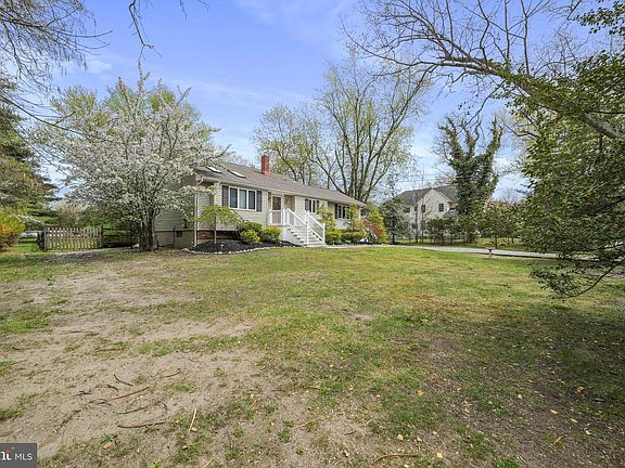 4th image of 1031 Rural Ave