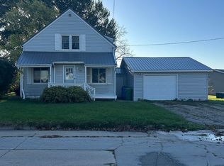 309 Vernon Rd, Cresco, IA 52136