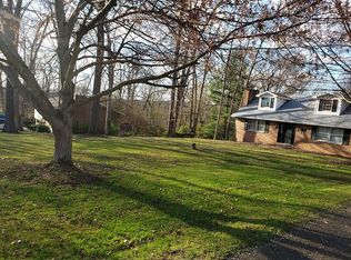 275 Mooreland Rd, Belpre, OH 45714