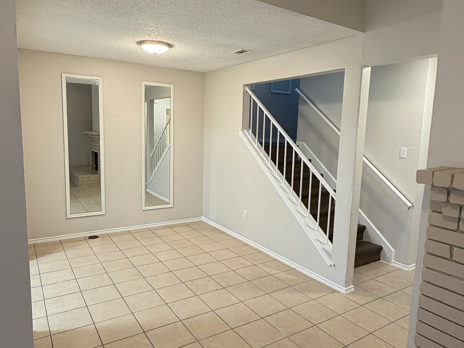 2 bed, 1185 sqft, $1,595 — Photo 2