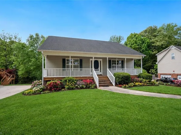 1748 Harper Spring Dr, Clemmons, NC 27012