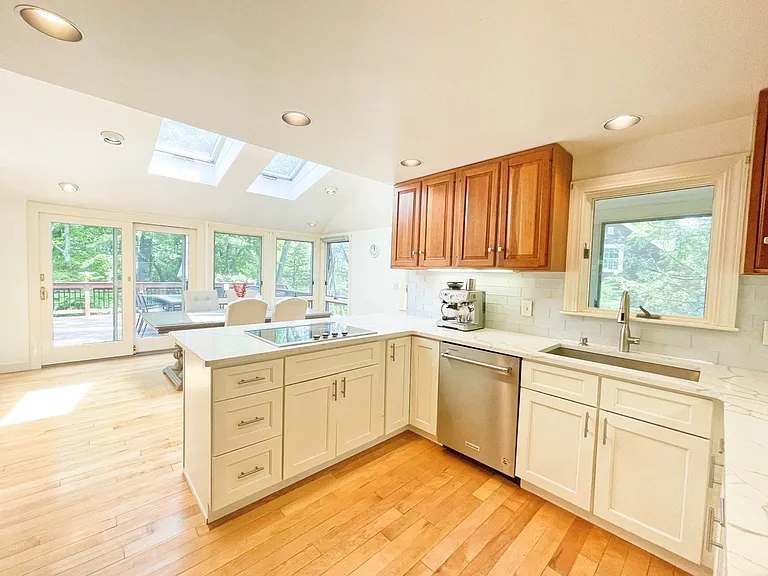37 Emerson Rd — Photo 4
