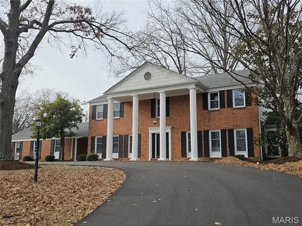 849 Bluespring Ln, Saint Louis, MO 63131