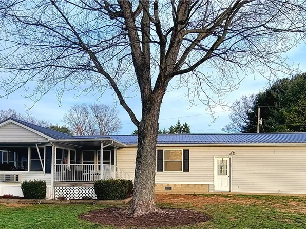 52 Cornerville Rd, Marietta, OH 45750