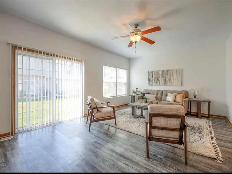 10349 Sloan Ave — Photo 6