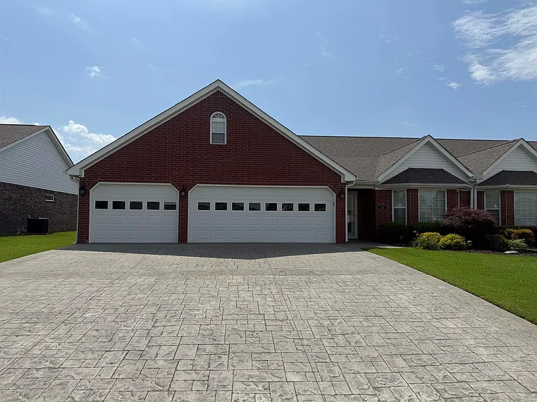 12 Enclave — Photo 1