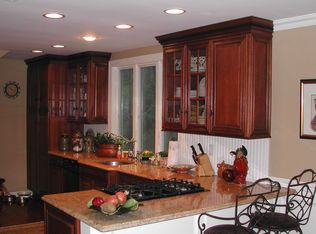 147 Huntington Bay Rd, Huntington, NY 11743