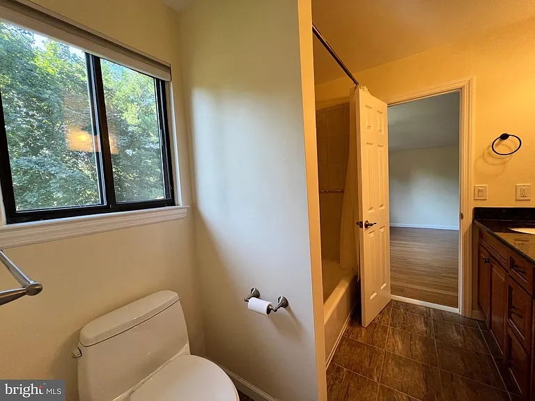 80 Sayre Dr — Photo 14