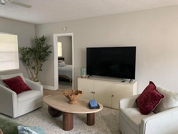 3rd image of 240 NW 38th Avenue