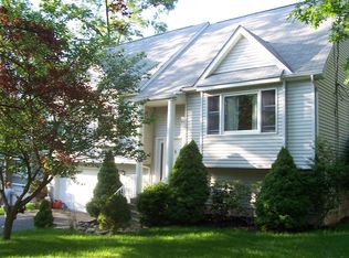 12006 Maple Wood Dr, East Stroudsburg, PA 18302