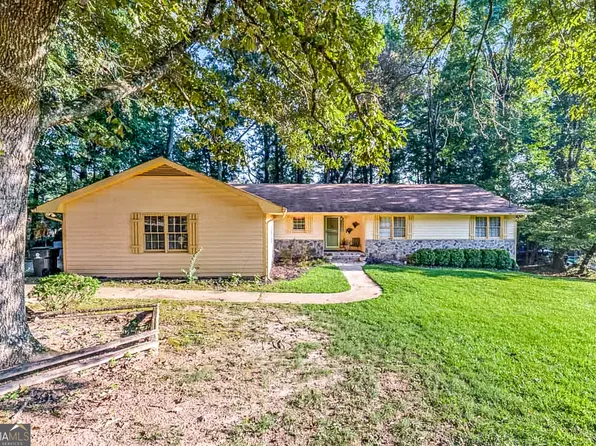 895 Corinth Dr, Jonesboro, GA 30238