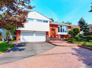 417 Bunker Dr, Oceanside, NY 11572