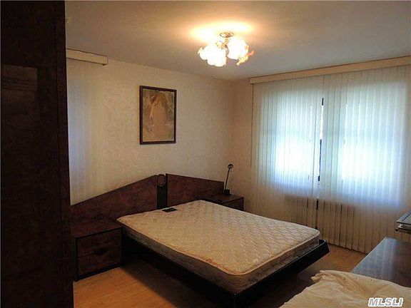 3rd image of 11860 Metropolitan Ave APT 4F