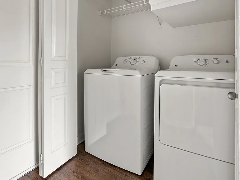 C230670_75West_1B1B_Laundry_02