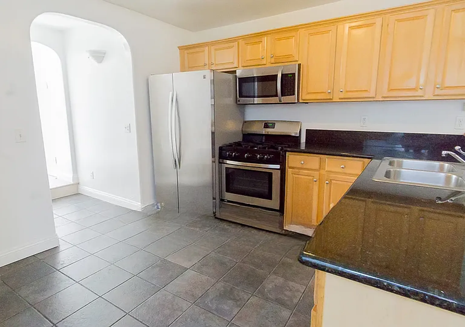 Large 7 bed house with hot tub! — Photo 3