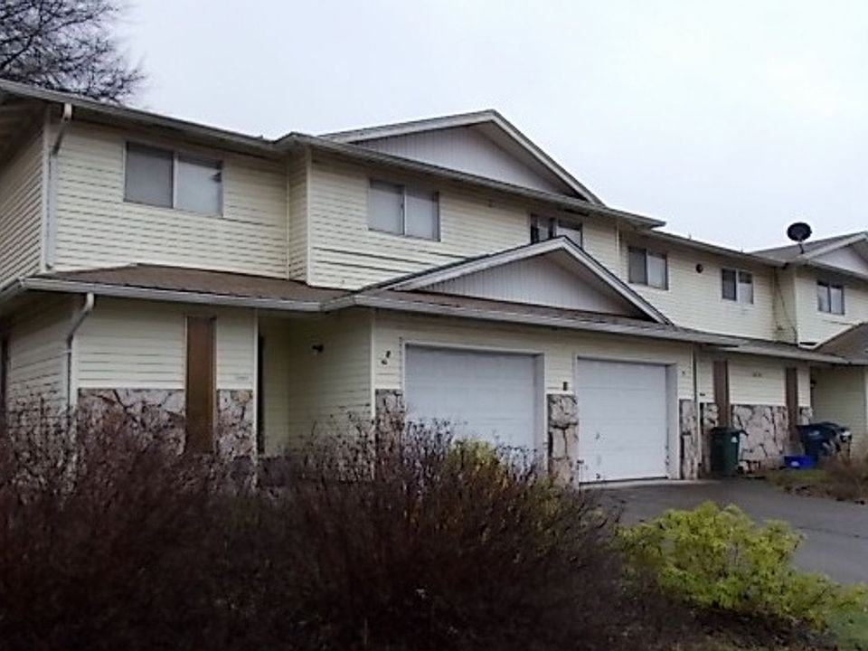 2nd image of 179 40th St APT D