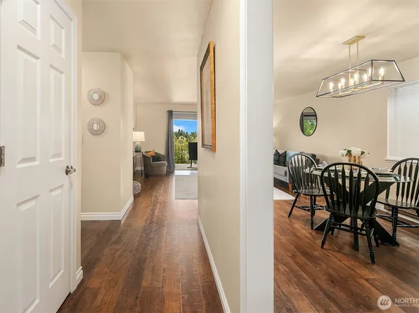 5220 21st Avenue NE #1, Seattle, WA 98105
