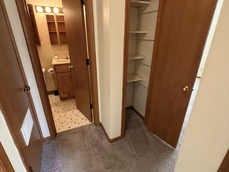 708 E Walnut St #101 — Photo 4