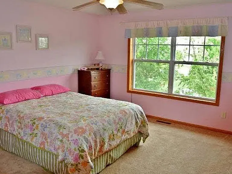 1554 Independence Dr — Photo 2