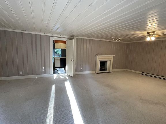4th image of 1811 W Davis St