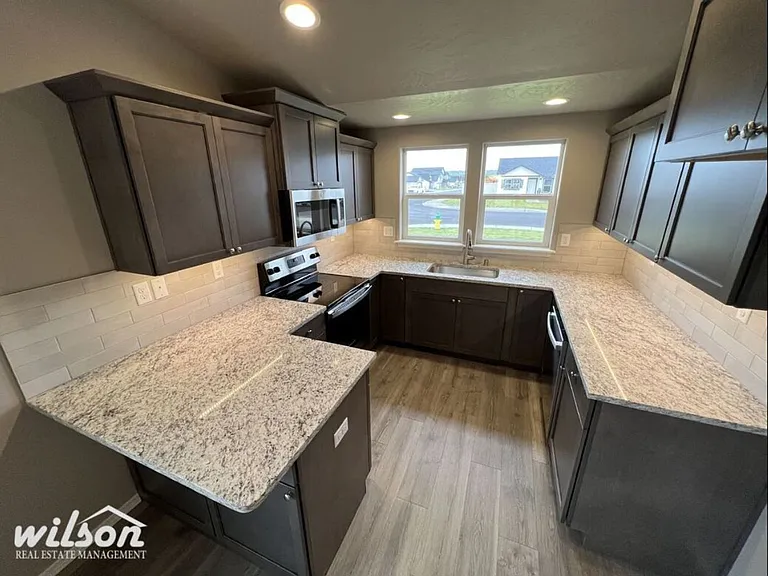6114 Crown Crest Ave — Photo 3
