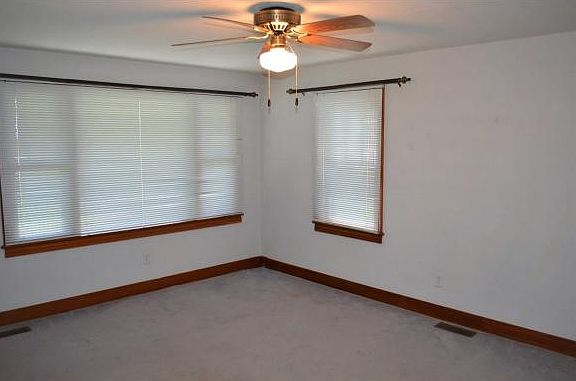 4th image of 2023 Fairlawn Dr