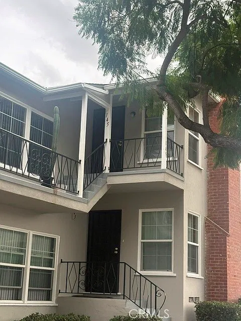 2 bed, 800 sqft, $2,300 — Photo 2