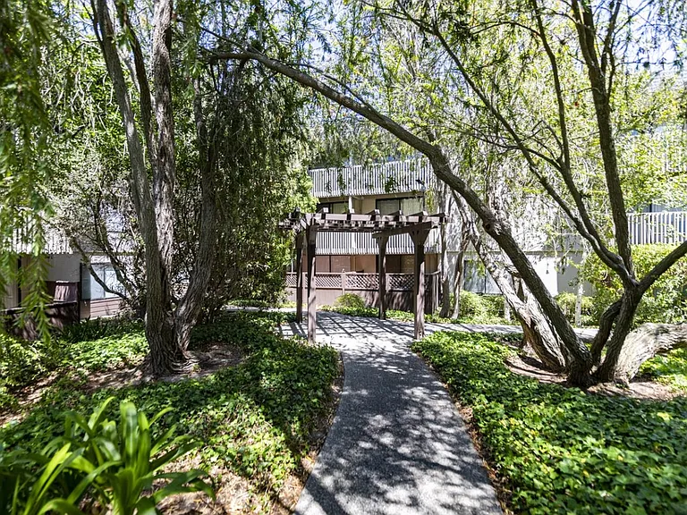 7205 Shelter Creek Ln — Photo 13