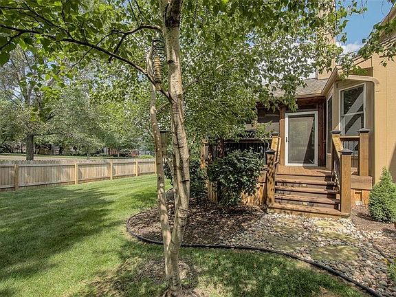 5th image of 9414 W 148th Pl