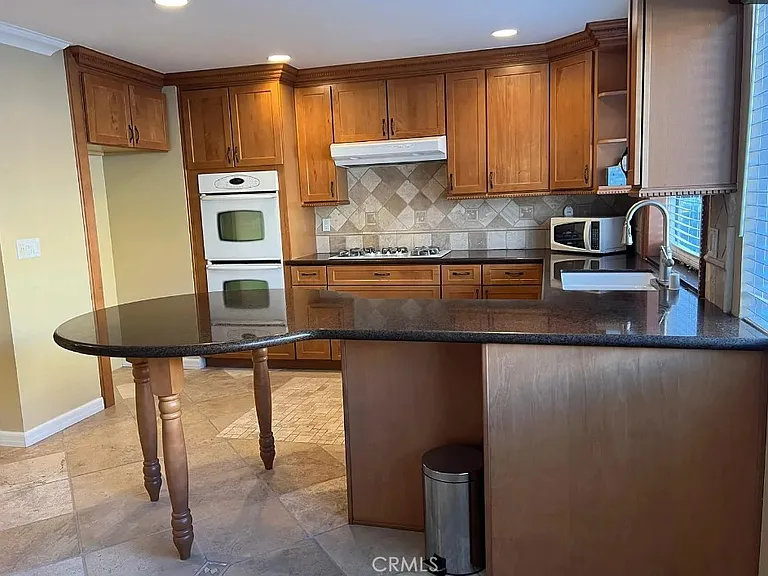 5800 Owensmouth Ave #7 — Photo 7