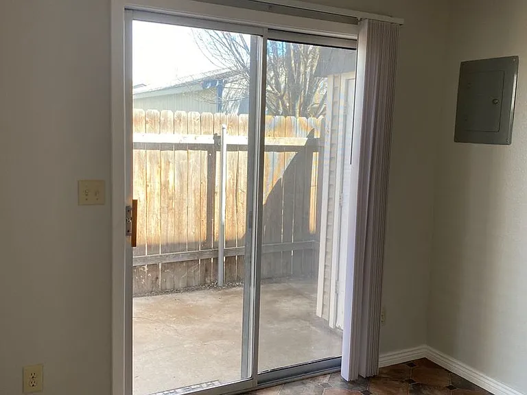 664 W Idaho Ave — Photo 10
