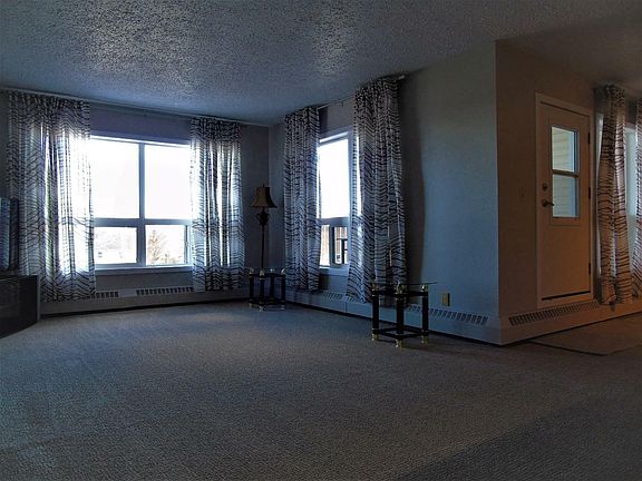 5th image of 303-205 12th Ave SW #303