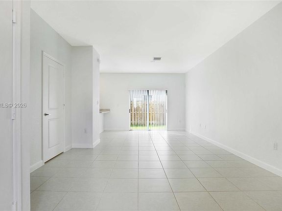 4th image of 2656 SE 12th St #2656