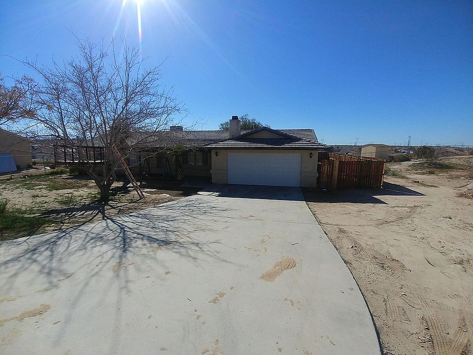 Front view driveway/garage