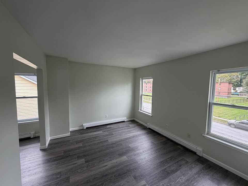 1st image of 202 Smith St Floor 2