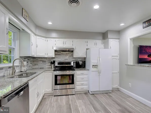 1326 Balsam St, Saint Leonard, MD 20685