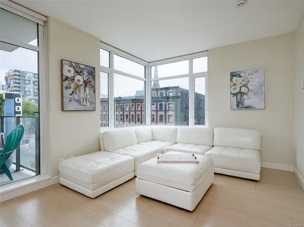 728 Yates St #405, Victoria, BC V8W 0C8