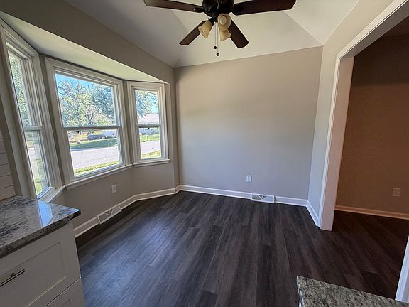 5th image of 1102 SW Lakeview Blvd