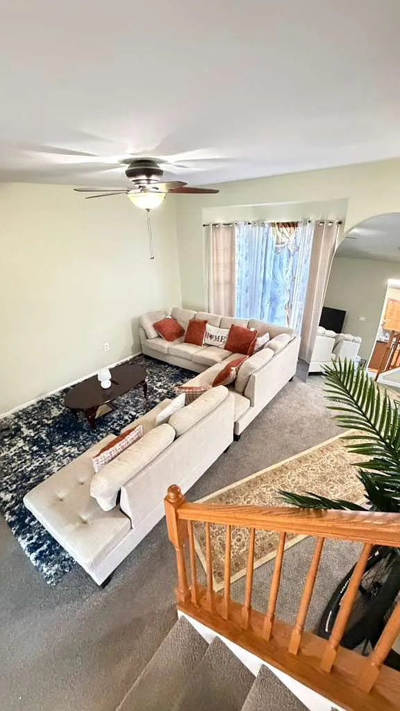 3 bed, 1419 sqft, $2,400 — Photo 3