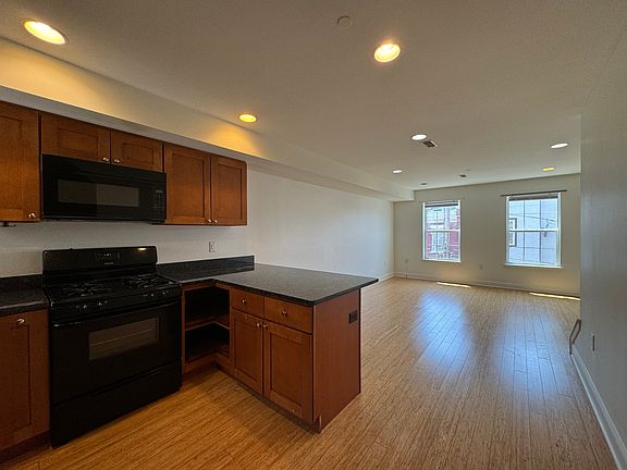 3rd image of 1131 W Nevada St APT 2