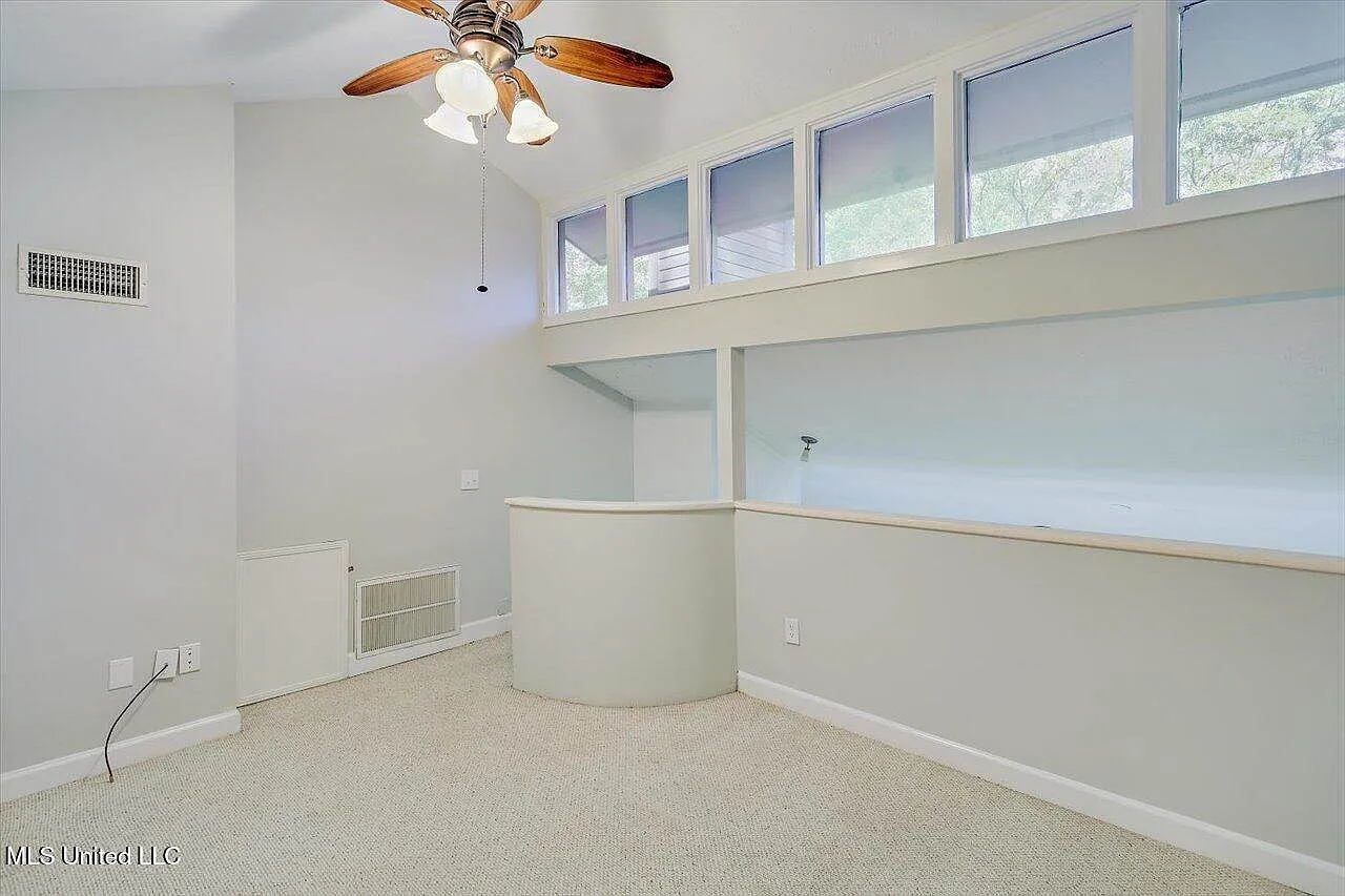 2 bed, 970 sqft, $2,400 — Photo 2