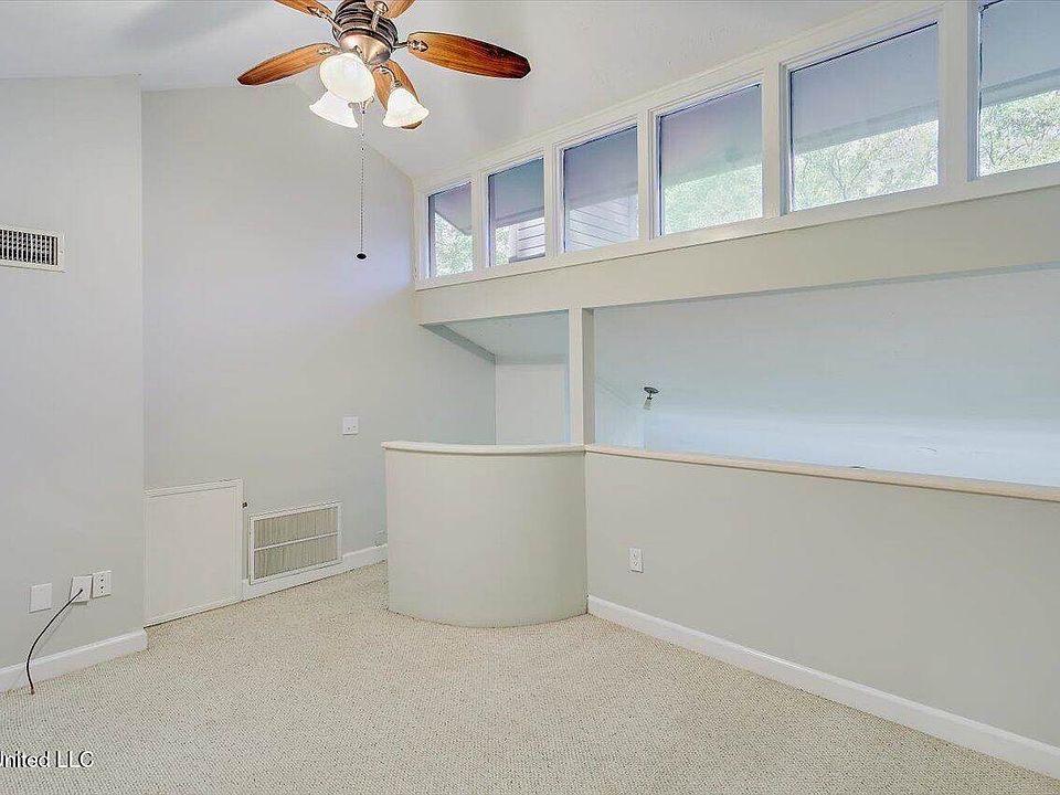 2nd image of 200 Woodgreen Dr APT 2