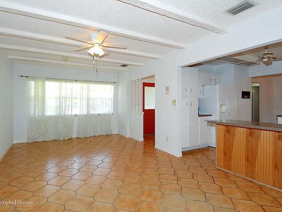 4th image of 3570 Victoria Dr